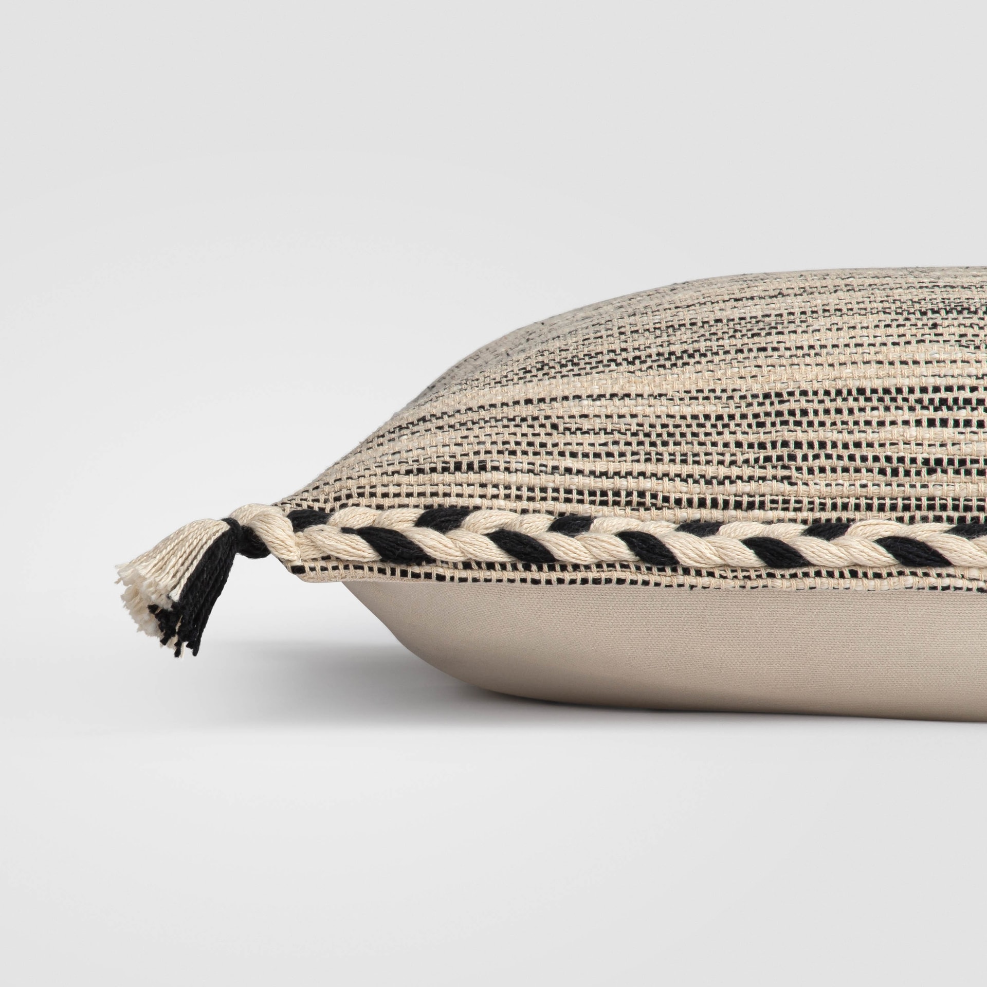 CH-220DP-1_(2)_CLOSE Folded rectangular pillow with a beige base and black stitched accents