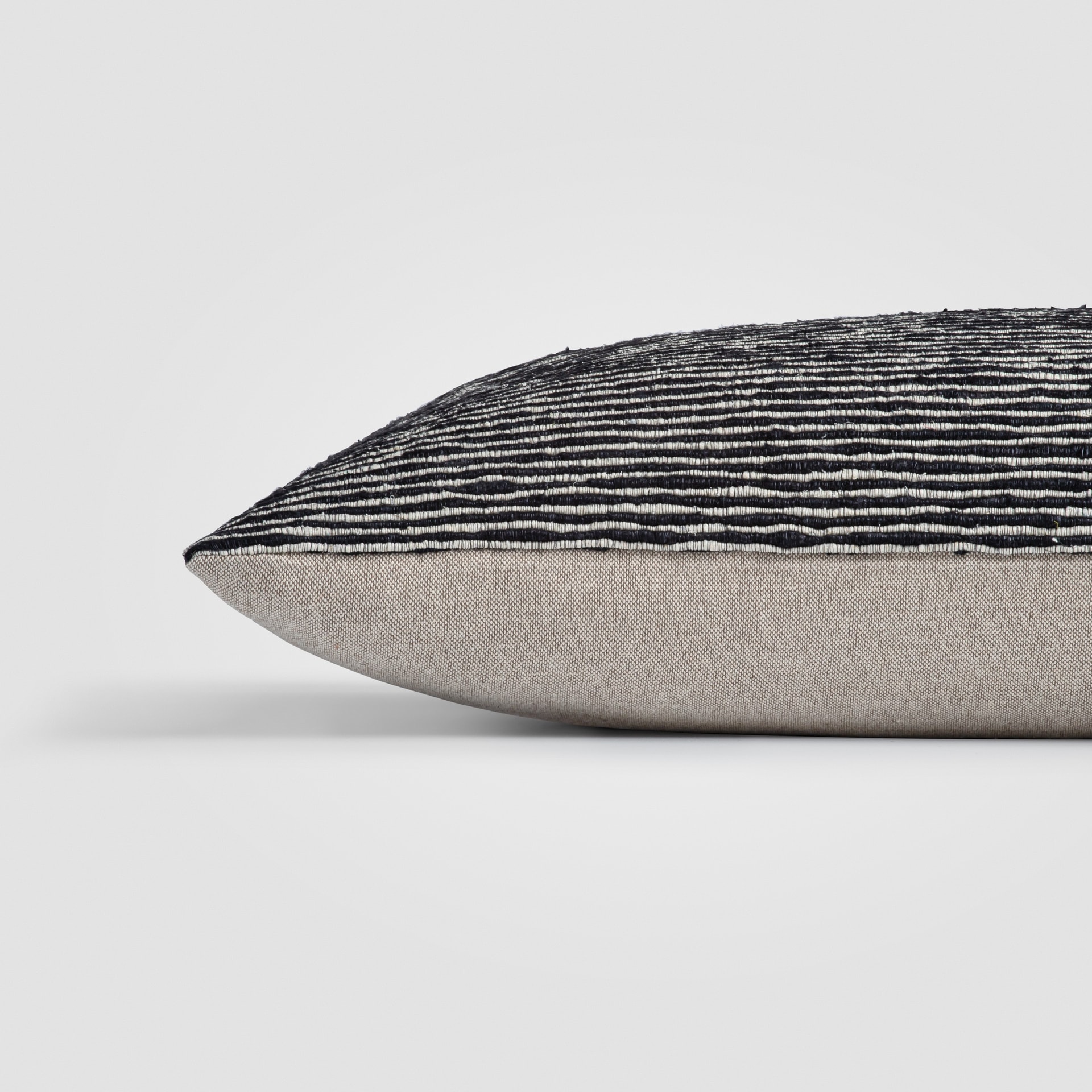 CH-220DP-5_(2)_CLOSE Rectangular pillow with speckled black and white weave and thick center stripe
