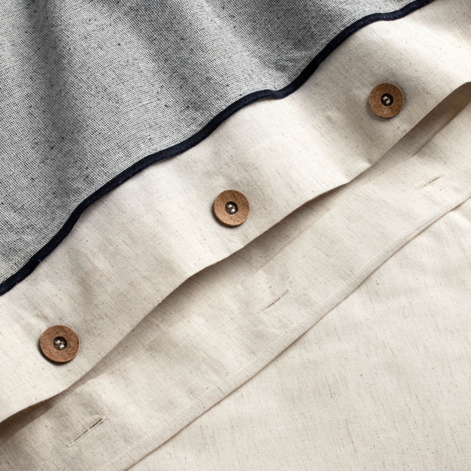 CH-230DC_(2)_CLOSE Close-up of gray and white striped duvet cover with button closure detail